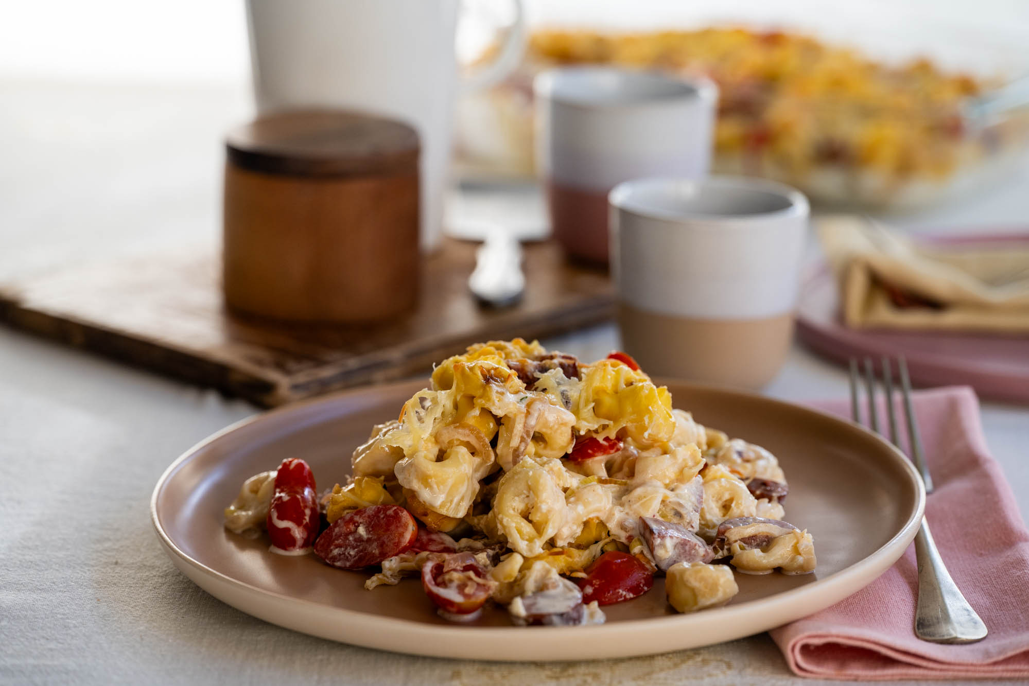 PASTA-BAKE-TORTELINIA-LOUKANIKO-FRESKO-TYRI-KREMA
