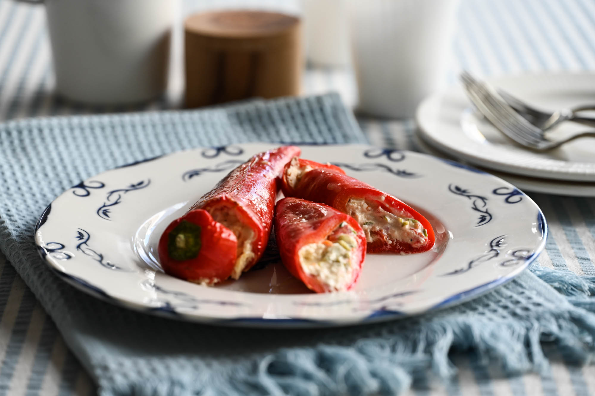 GEMISTES-PIPERIES-FLORINIS-FETA-GIAOURTI